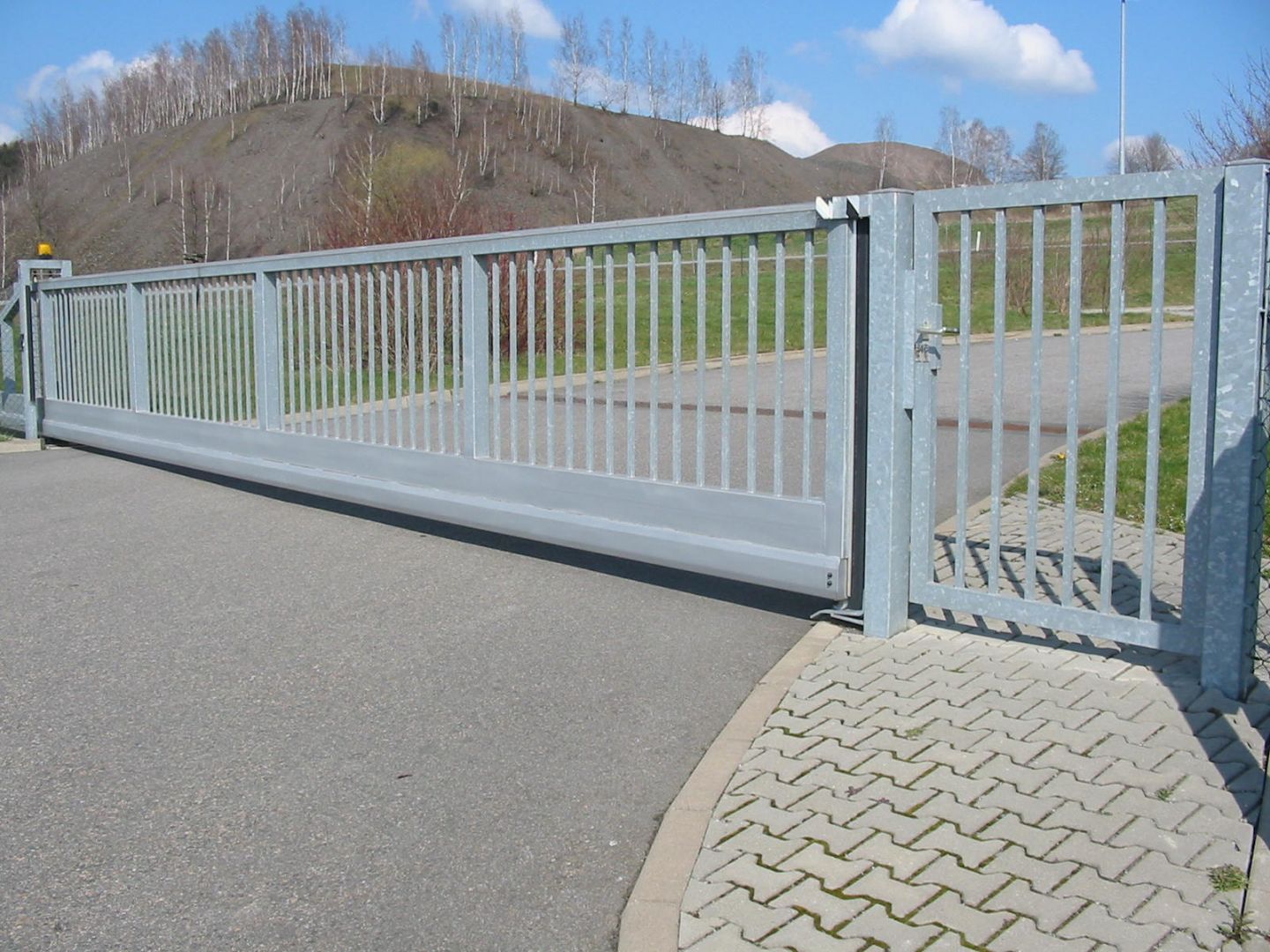 freitragend-schiebetore-zaun-tor-gmbh